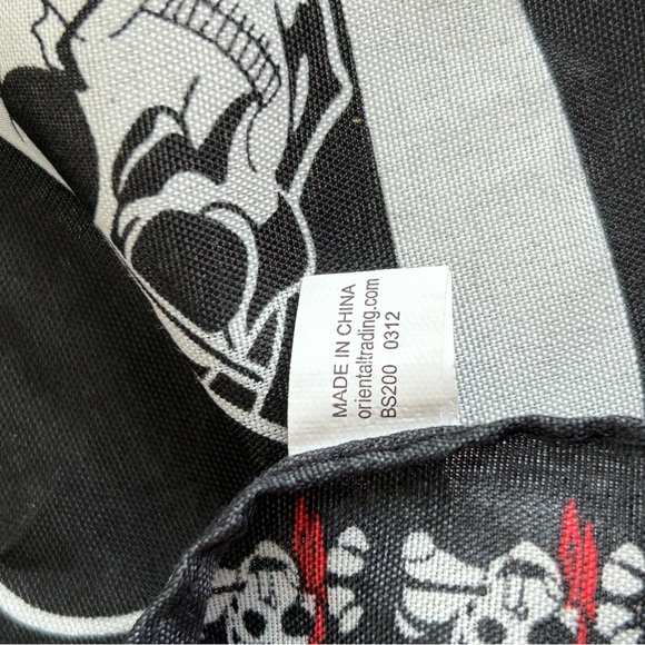 Pirate Skull & Crossbones Bandana Scarf Handkerchief - Picture 6 of 7
